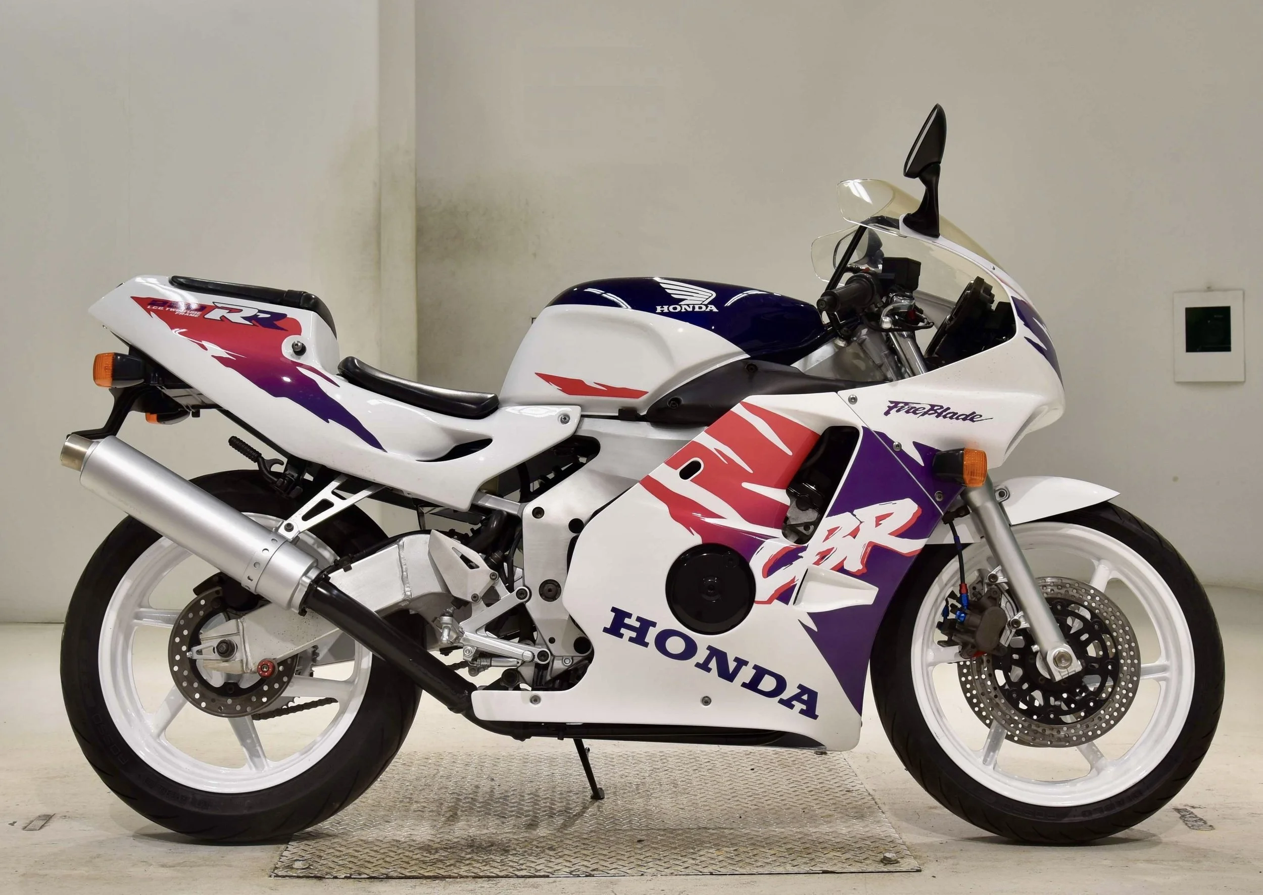 【販売済】HONDA CBR250R 美品 乗り換えのため格安出品 Bikes — Moto2 Imports